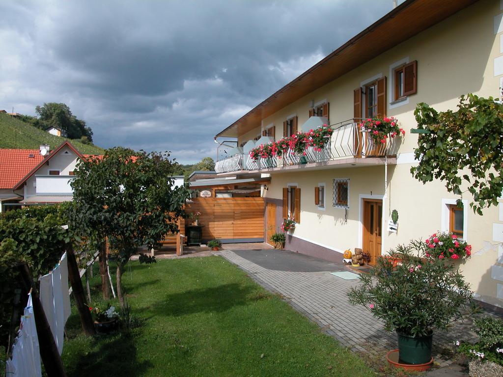 Appartement Winzerhof Familie Kloeckl à Klöch Extérieur photo