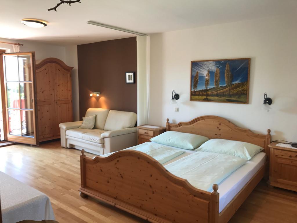 Appartement Winzerhof Familie Kloeckl à Klöch Extérieur photo